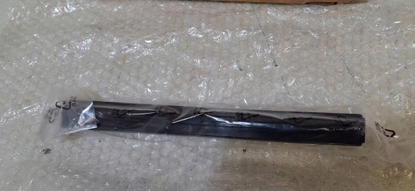 Jaguar OE GX73254A42 GO ПЛАНКА ДВЕРЕЙ ПРАВА ЗАДНЯ JAGUAR XE X760 GX73-254A42 GX73-254A42 НОВА