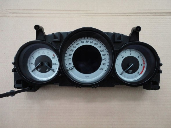 Mercedes-Benz OE 000000055 MERCEDES C W204 204 ЛІЧИЧНИЙ ГОДИНИК