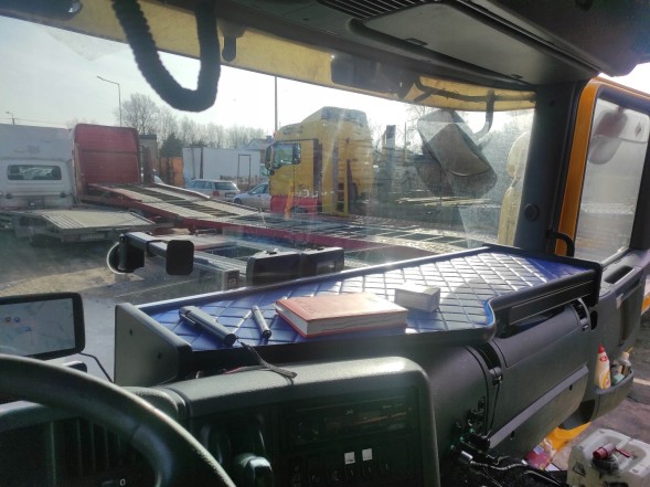 MKM Sc d z sz 2009 2016 ПОЛИЦЯ КОКПІТ СТОЛ SCANIA R/G/P 2009-2016