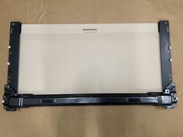 Alfa Romeo OE 77367754 ALFA ROMEO GIULIA ЗАДУВКА ЗАДНЯ СОЛЯРНА ДАХОВА БЕЖЕВА OEM