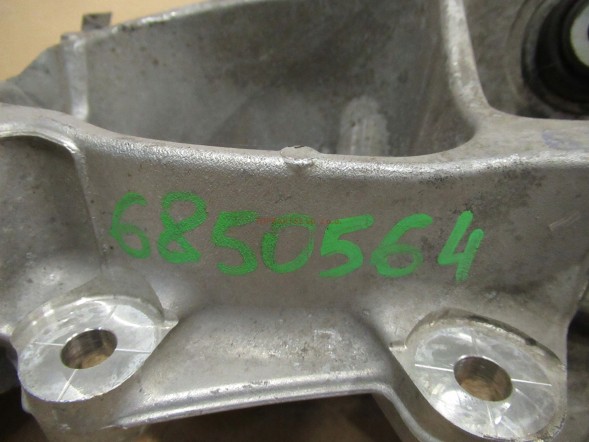 BMW OE 6850564 ( CATPOL 7874 ) BMW G14 G15 КУЛАК ПРАВИЙ ЗАДНИЙ 6850564
