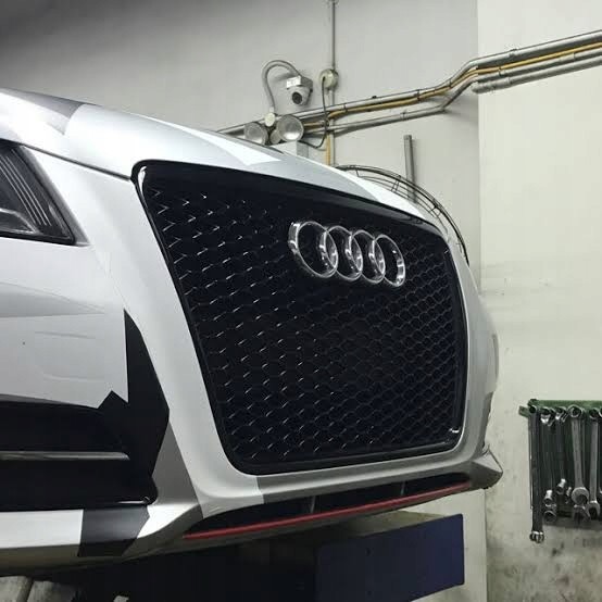 Китай Grill Plaster Miodu Audi A3 8P LCI 2008+ Решітка радіатора Audi A3 8P рестайлінг 2008+ стільники чорний глянець накладка бампера