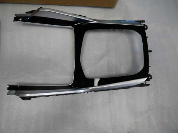 BMW OE BMW F95 F96 G06 DEKOR LISTWA OSŁONA KONSOLI ŚRODKOWEJ PIANO BLACK 8745282 51168745282 Декоративна накладка на центральну консоль BMW F95 F96 G06 PIANO BLACK 8745282