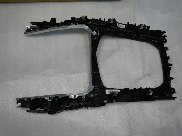 BMW OE BMW F95 F96 G06 DEKOR LISTWA OSŁONA KONSOLI ŚRODKOWEJ PIANO BLACK 8745282 51168745282 Декоративна накладка на центральну консоль BMW F95 F96 G06 PIANO BLACK 8745282