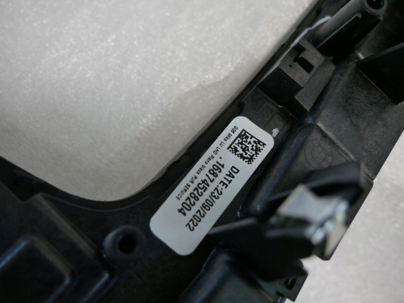 BMW OE BMW F95 F96 G06 DEKOR LISTWA OSŁONA KONSOLI ŚRODKOWEJ PIANO BLACK 8745282 51168745282 Декоративна накладка на центральну консоль BMW F95 F96 G06 PIANO BLACK 8745282