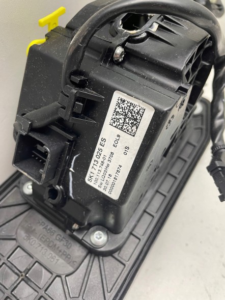 Volkswagen OE СЕЛЕКТОР КОРОБКИ ПЕРЕДАЧ VW SKODA 5K171302ES