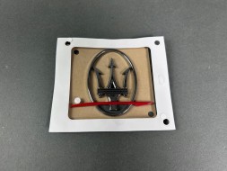 Maserati OE 670182209 TP Лого емблема задня права Maserati Levante Trofeo 670182209
