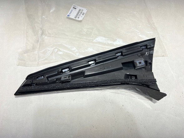 Peugeot OE 9677956577 pmi150921 ПЛА́НКА КРИ́ШКИ БАГА́ЖНИКА ПРАВА́ ЗАДНЯ PEUGEOT 308 T9 9677956577