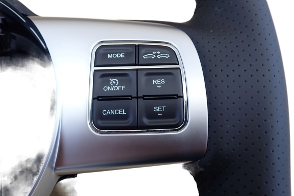 Jeep OE KIEROWNICA MULTIFUNKCJA P1XT711X9AA SKÓRA JEEP GRAND CHEROKEE SRT IV WK2 2012-2013R P1XT711X9AA МУЛЬТИФУНКЦІОНАЛЬНЕ ШКІРЯНЕ КЕРМО JEEP GRAND CHEROKEE SRT WK2 2012-2013 DODGE