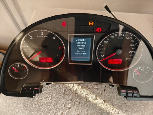 Audi OE ЛІЧИЛЬНИК ПРИЛАДІВ AUDI A4 B7 8E0920931L 0263626191