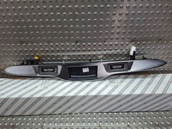Fiat OE S26337873 ХРОМОВАНА НАКЛАДКА КЛАПАНА 0735516207 FIAT 500 2007-