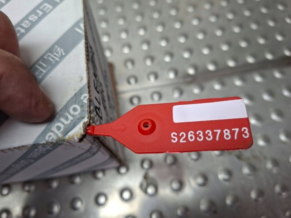 Fiat OE S26337873 ХРОМОВАНА НАКЛАДКА КЛАПАНА 0735516207 FIAT 500 2007-