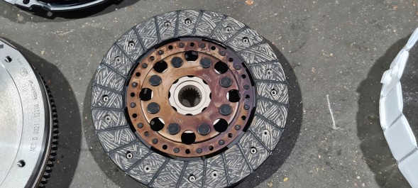 Nissan OE 12310-4BB0A / 12310-4BB0B Комплект зчеплення Nissan OE для європейських легкових автомобілів