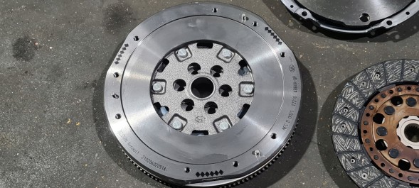 Nissan OE 12310-4BB0A / 12310-4BB0B Комплект зчеплення Nissan OE для європейських легкових автомобілів