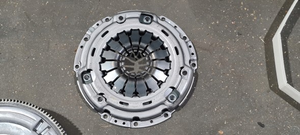 Nissan OE 12310-4BB0A / 12310-4BB0B Комплект зчеплення Nissan OE для європейських легкових автомобілів