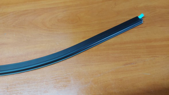 Toyota OE 56153-12030 COROLLA E21 УЩІЛЬНЮВАЧ ЛОБОВОГО СКЛА ПЕРЕДНІЙ TOYOTA COROLLA E21 СЕДАН