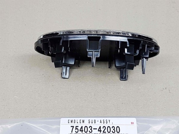 Toyota OE A75403-42030 RAV4 15-18 ГІБРИДНІ СУМКИ ЕМБЛЕМА ЛОГОТИП ЗАДНЯ КЛАПКА