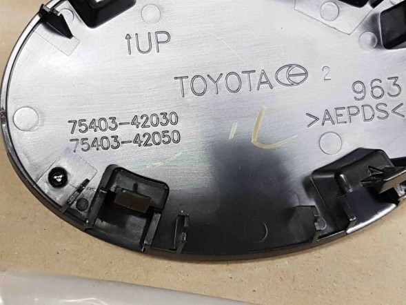 Toyota OE A75403-42030 RAV4 15-18 ГІБРИДНІ СУМКИ ЕМБЛЕМА ЛОГОТИП ЗАДНЯ КЛАПКА