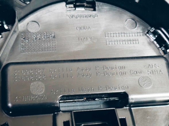 Volvo OE 32337579 Кришка радіатора решітки