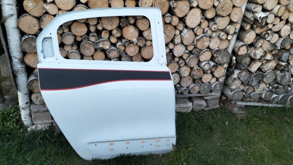Renault OE DVQNJ 821006699r Двері праві задні Twingo III GT спорт, колір DVQNJ білий, 2014 р.