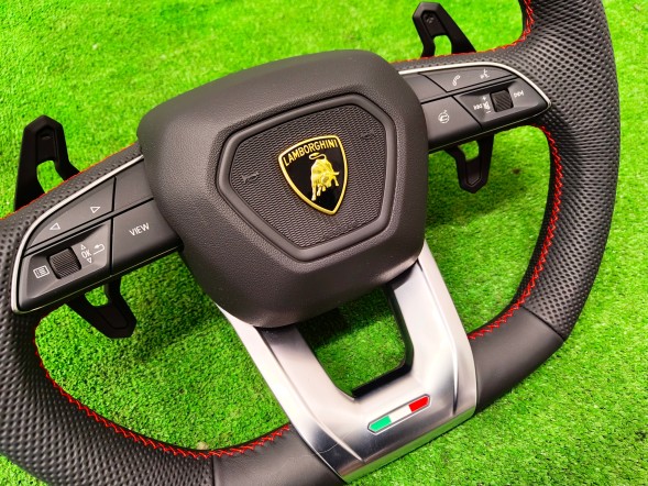 Lamborghini OE URUS KIEROWNICA MIRTEX CZERWONA NIĆ PERFORACJA LAMBORGHINI URUS КЕРМО ЛОПАТКИ ПЕРФОРАЦІЯ ЧЕРВОНА НИТКА
