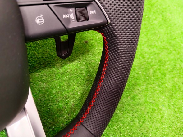 Lamborghini OE URUS KIEROWNICA MIRTEX CZERWONA NIĆ PERFORACJA LAMBORGHINI URUS КЕРМО ЛОПАТКИ ПЕРФОРАЦІЯ ЧЕРВОНА НИТКА