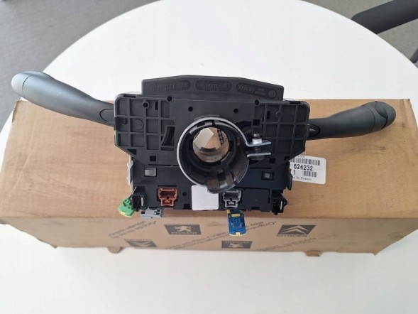 Peugeot OE ПЕРЕМИКАЧ КОМБІНОВАНИЙ BERLINGO PARTNER OE 624232