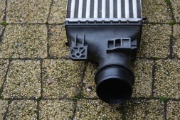 Audi OE 8U0145803F Охолоджувач повітря інтеркулер audi q3 8u0145803f