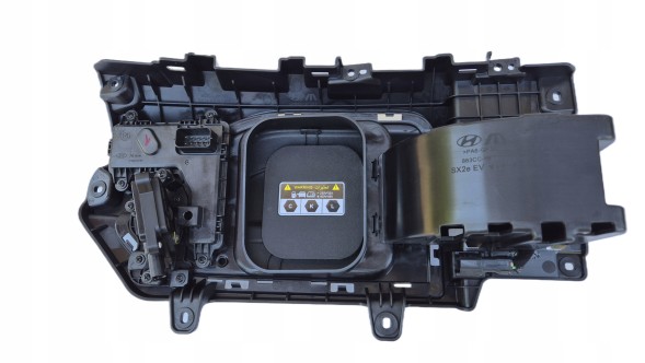 Hyundai OE KLAPKA GNIAZDO ŁADOWANIA HYUNDAI KONA II EV 2023- N-LINE Z KLAPKĄ LAKIER CZARNY Кришка гнізда зарядки в зборі Hyundai Kona Electric II EV 23- OE 863CC-HF710