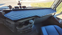 MKM fh45nn Полиця MKM обтягнута екошкірою з прошивкою (ромбиком) для Volvo FH 4 / FH 5