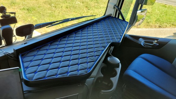 MKM fh45nn Полиця MKM обтягнута екошкірою з прошивкою (ромбиком) для Volvo FH 4 / FH 5