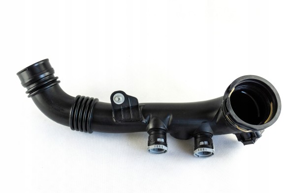BMW OE 13717590306 Патрубок наддуву BMW E90