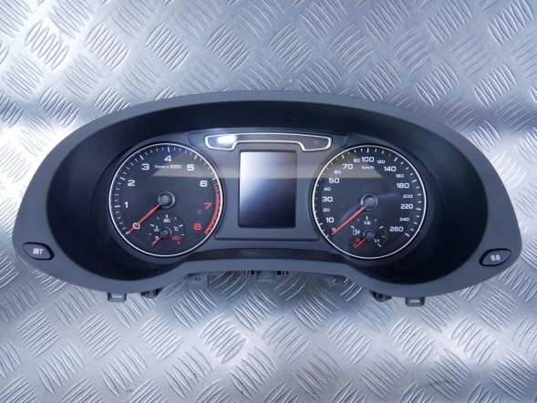 Audi OE Licznik zegary 8U0920940 AUDI Q3 8U0 1.4 TFSI Лічильник годинників 8U0920940 AUDI Q3 8U0 1.4 TFSI