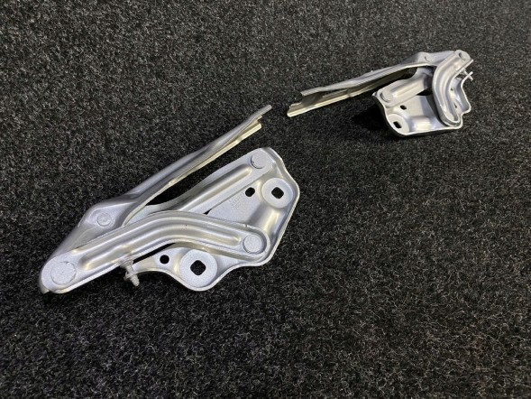 Volkswagen OE SKODA KAMIQ ПЕТЛЯ КАПОТА ЛІВА ПРАВА 654823301 654823302