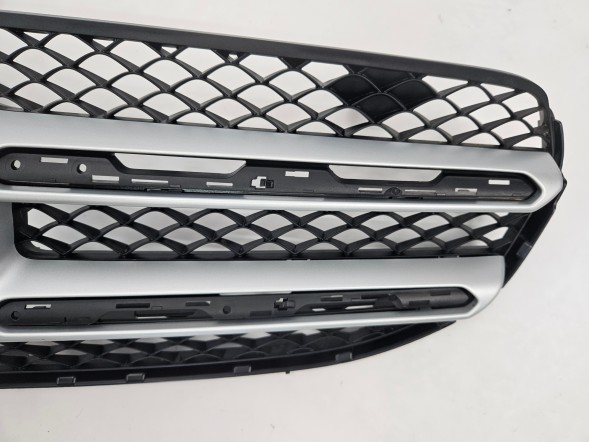 Mercedes-Benz OE MERCEDES GLC W253 2015 - 2019 GRILL ATRAPA CHŁODNICY PRZÓD A2538806676 2 MERCEDES GLC W253 2015 - 2019 РЕШІТКА РАДІАТОРА ПЕРЕДНЯ A2538806676