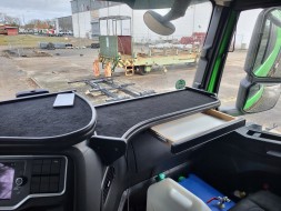 MKM 146677444rs ВЕЛИКА ПОЛИЦЯ З ШУХЛЯДОЮ СТОЛИК IVECO S-WAY