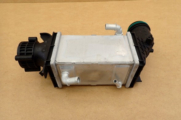 Volkswagen OE VOLKSWAGEN SEAT SKODA AUDI CHŁODNICA INTERCOOLER 04E145785 OE Volkswagen seat skoda audi кулер інтеркулер 04e145785 oe