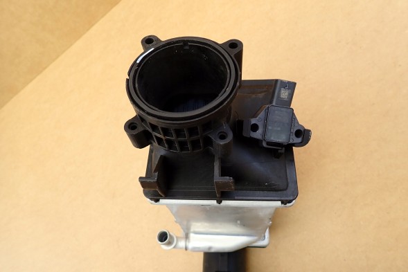 Volkswagen OE VOLKSWAGEN SEAT SKODA AUDI CHŁODNICA INTERCOOLER 04E145785 OE Volkswagen seat skoda audi кулер інтеркулер 04e145785 oe