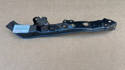 Toyota OE 53107-12030 AURIS II 12- КЛАПАН ФАРИ КРОНШТЕЙН ПРАВИЙ ПЕРЕДНІЙ TOYOTA AURIS II 12 COROLLA