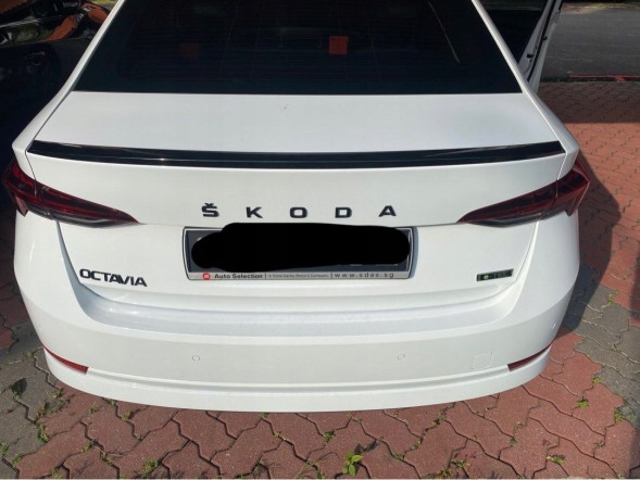 Китай SKODA OCTAVIA 4 LOTKA SPOILER DOKŁADKA TYLNA CZARNY POŁYSK Задній спойлер чорний глянець Skoda Octavia 4