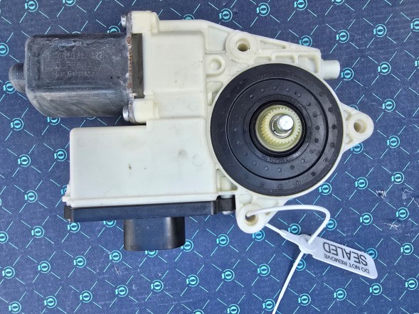BMW OE SILNIK PODNOŚNIKA SZYBY LEWY PRZÓD BMW F07 7017313 NOWY QUALI10.08,25 ДВИГУН СКЛОПІДІЙМАЧА ЛІВИЙ ПЕРЕДНІЙ BMW F07 7017313