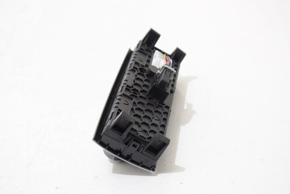 BMW OE 6999388 BMW Aplikacja ceramiczna panel BMW 7 G11 G12 Панель клімату для задньої частини центральної консолі, кераміка, вентиляція