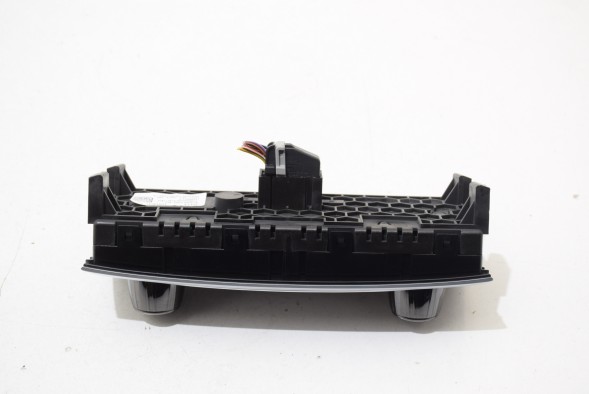 BMW OE 6999388 BMW Aplikacja ceramiczna panel BMW 7 G11 G12 Панель клімату для задньої частини центральної консолі, кераміка, вентиляція