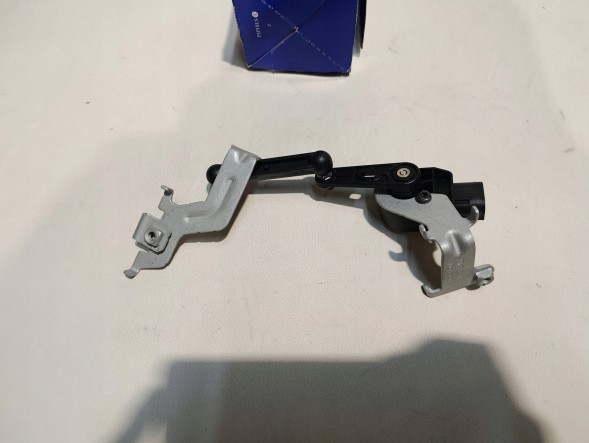 Volvo OE 32246112 VOLVO ДАТЧИК ВИРІВНЮВАННЯ СВІТЛА ПРАВА ЗАДНЯ ЧАСТИНА VOLVO XC40 32246112