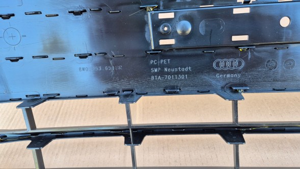 Audi OE GRILL ATRAPA CHŁODNICY AUDI A4 B9 8W0 PRZEDLIFT 2015-2019 BLACK MAŁA TABLICA Решітка радіатора GRILL Audi A4 B9 8W0 8W 15-19 BLACK OE 8W0853651BR AB НОВА