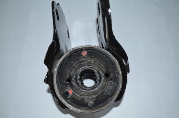Volvo OE 31387572 Volvo oe 31387572 втулка маятника права сторона