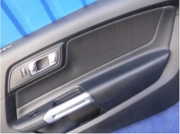 Ford OE FR3B-6323942-C БІК ДВЕРІ ПРАВИЙ FORD MUSTANG VI США