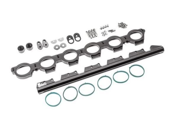 Китай USA-RAD-20-0753 Перехідник додаткової паливної рейки MK5 Supra BMW Z4 Radium Engineering