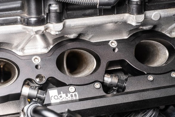 Китай USA-RAD-20-0753 Перехідник додаткової паливної рейки MK5 Supra BMW Z4 Radium Engineering