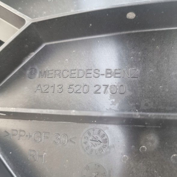 Mercedes-Benz OE A2135202700 P007 MERCEDES W213 AMG КРИШКА ПІД БАМПЕР ПРАВА A2135202700